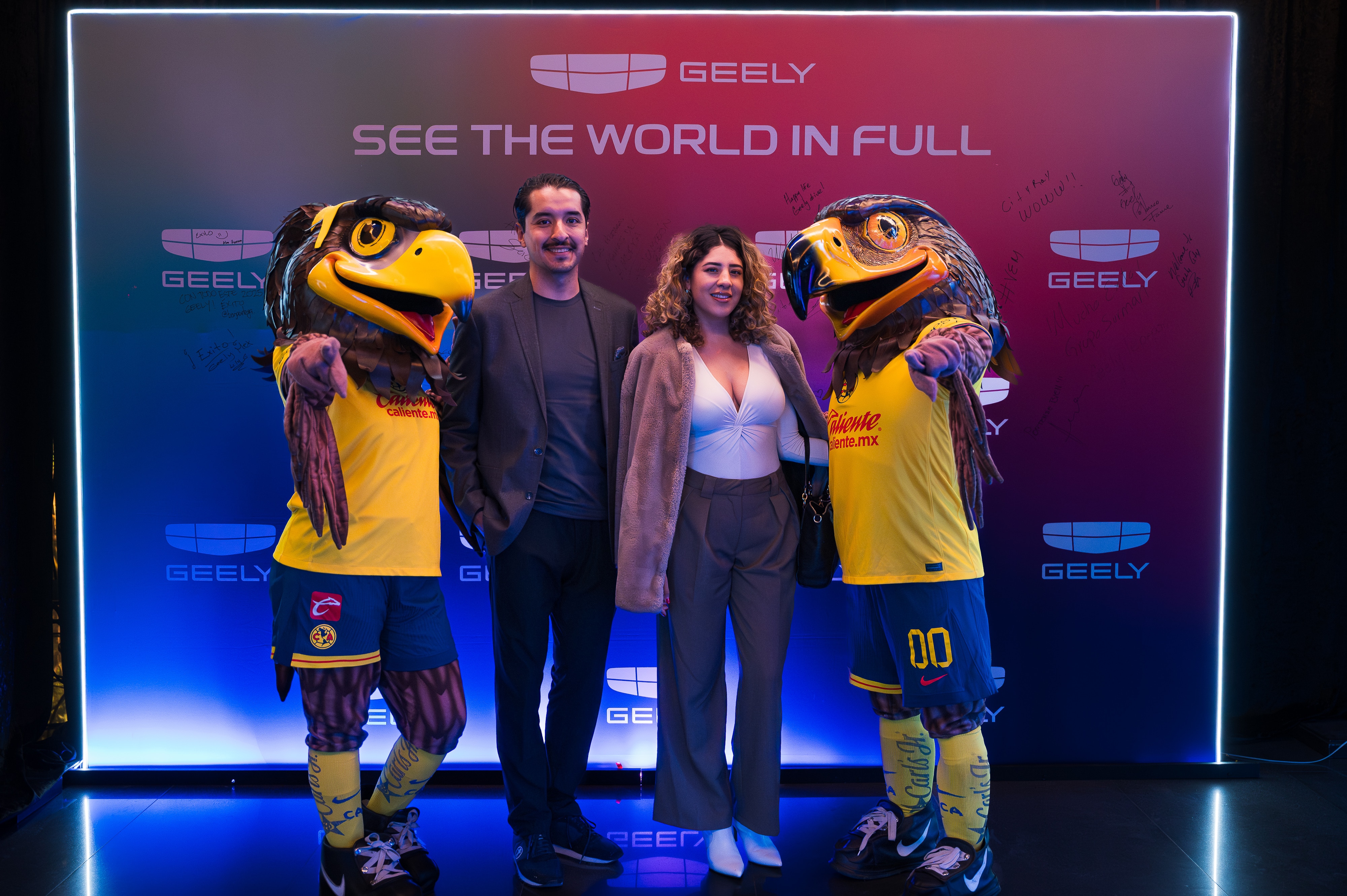 Geely users with Club America mascots